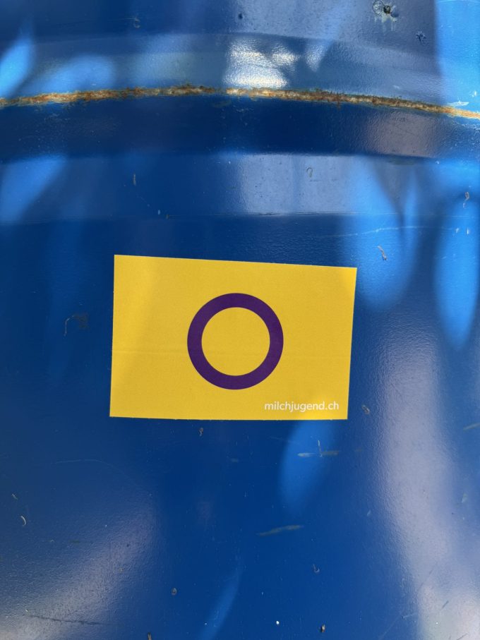 Flagge mit den intersexuellen Farben als Sticker