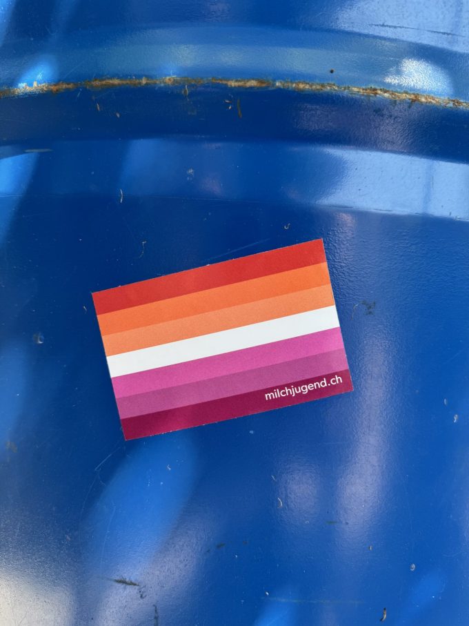Flagge mit den lesbischen Farben als Sticker